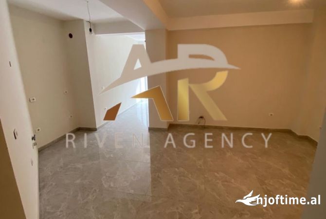 Jepet me qera ambjent biznesi 2+1 ne Qender