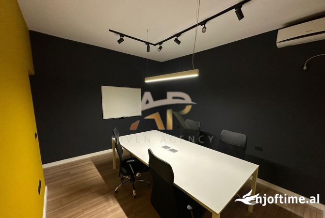 Ambiente Commerciale in Affitto 3+1 a Tirana - 65,000 Leke