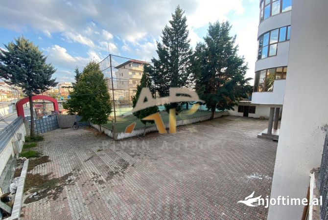 Shitet Godine multifunksionale 4 kateshe tek Kthesa e Kamzes