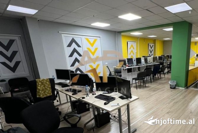 Ambiente Commerciale in Affitto 1+1 a Tirana - 700 Euro
