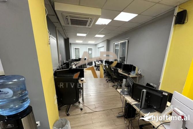 Ambiente Commerciale in Affitto 1+1 a Tirana - 700 Euro