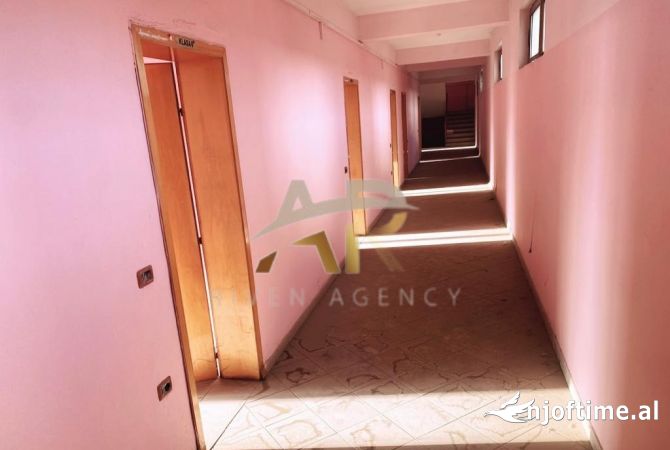 Ambiente Commerciale in Affitto 3+1 a Tirana - 500 Euro