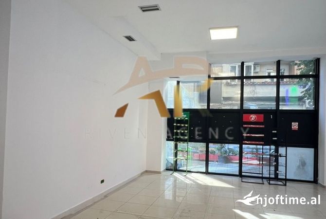 Jepet ambjent zyre me qera ne zonen e Brrylit  