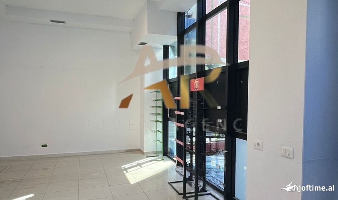 Jepet ambjent zyre me qera ne zonen e Brrylit  