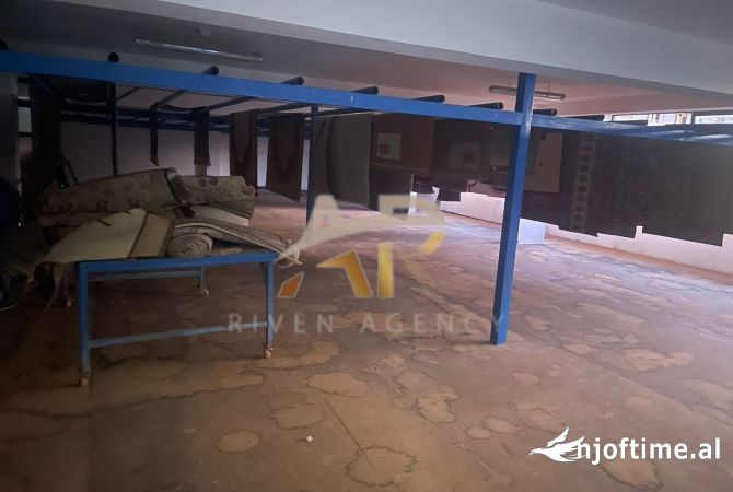 Ambiente Commerciale in Affitto 1+1 a Tirana - 4,000 Euro