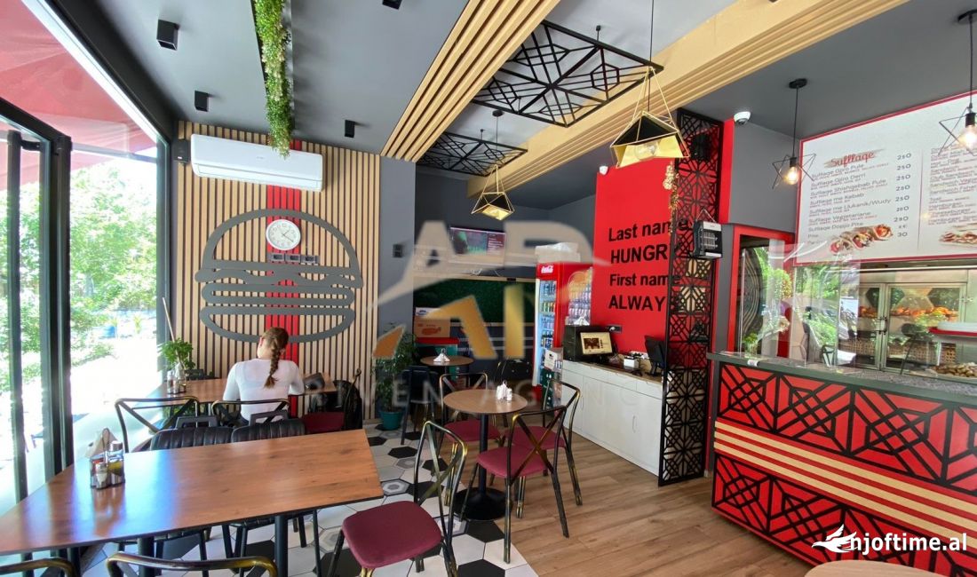 Shitet biznesi Fast Food Komuna Parisit