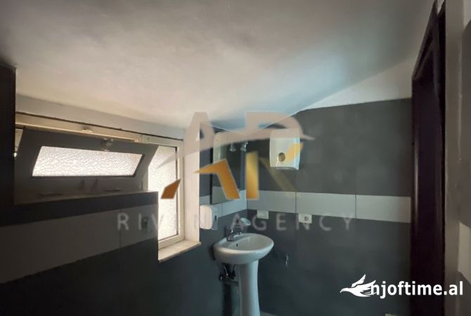 Jepet me qera ambjent biznesi te Brryli