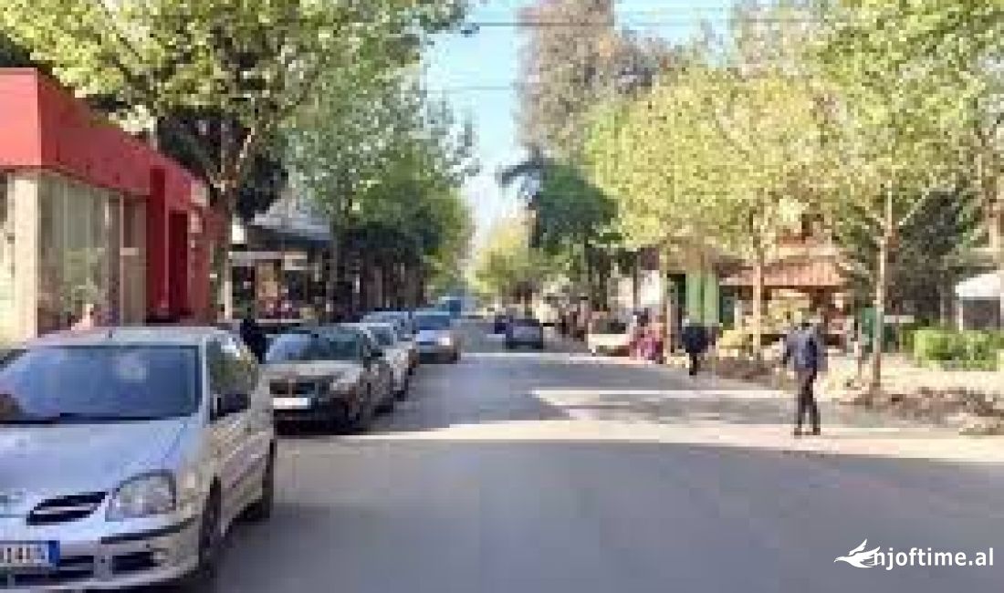 Jepet ambjent biznesi me qira open space 