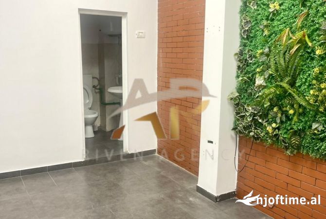 Jepet me qera Ambjent biznesi tek Rruga e Kavajës