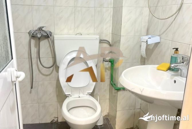 Jepet me qera Ambjent biznesi tek Rruga e Kavajes