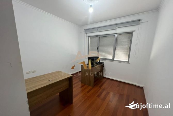 Jepet me qera ambjent biznesi ne 5 Maj