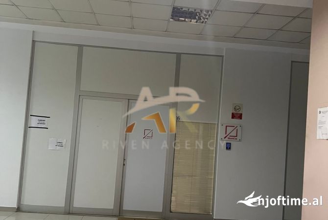 Ambiente Commerciale in Affitto 3+1 a Tirana - 120,000 Leke