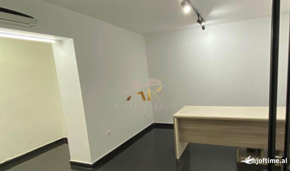 Jepet me qira ambjent biznesi tek Stacioni i Trenit