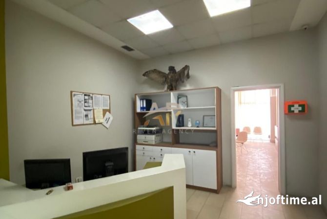 Jepet ambjent biznesi me qera te Rruga e Kavajes 