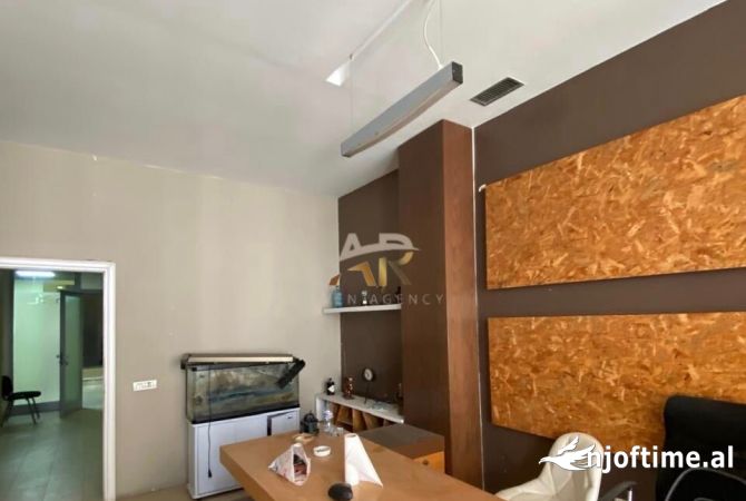 Jepet ambjent biznesi me qera te Rruga e Kavajes 