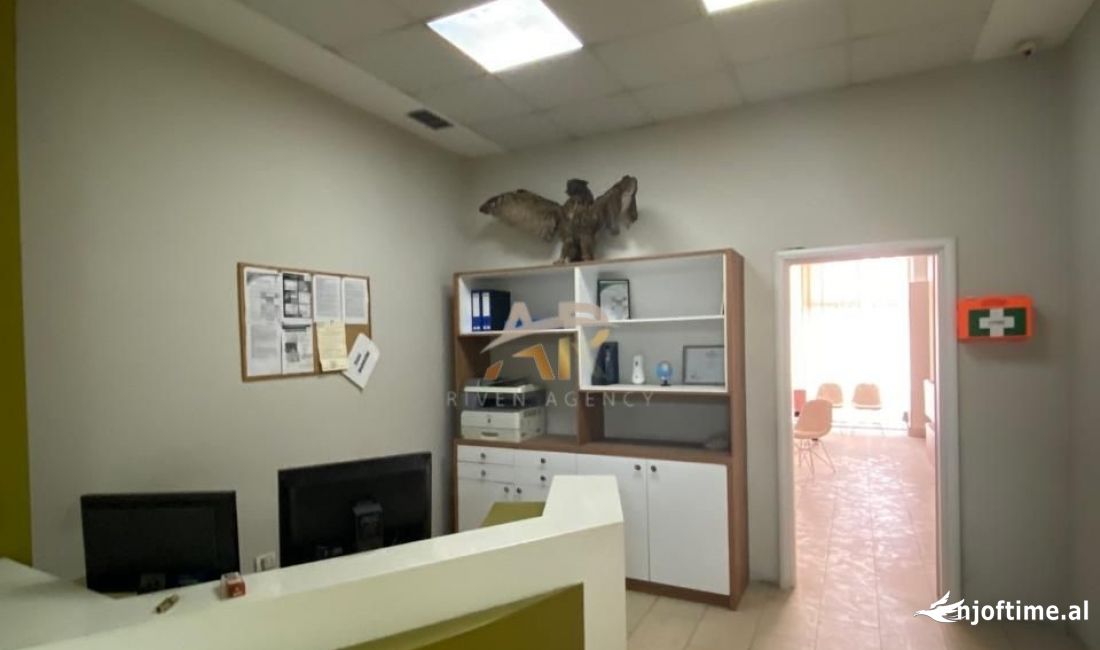 Jepet ambjent biznesi me qera te Rruga e Kavajes 