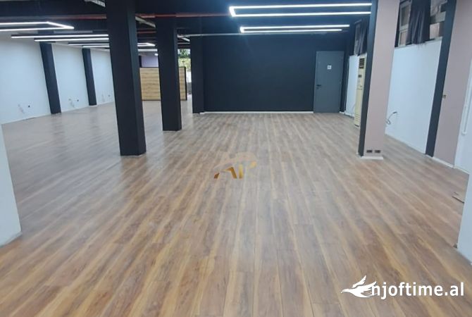 Jepet me qera ambjent biznesi tek 21 Dhjetori