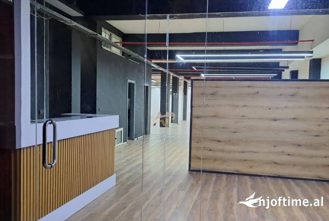 Jepet me qera ambjent biznesi tek 21 Dhjetori