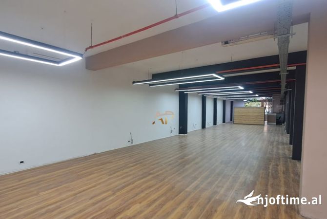 Jepet me qera ambjent biznesi tek 21 Dhjetori