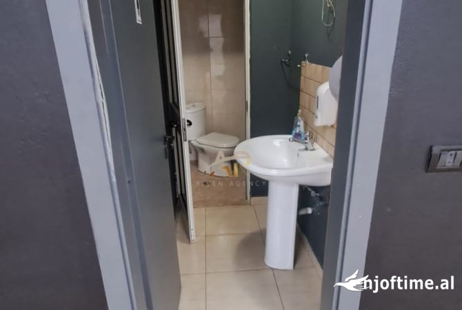 Jepet me qera ambjent biznesi tek 21 Dhjetori