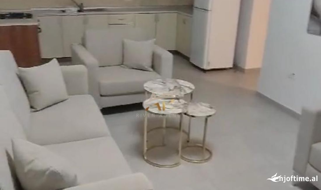 Jepet me qera apartament 3+1 vetem per zyra ne Myslym Shyr