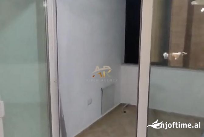 Jepet me qera apartament 3+1 vetem per zyra ne Myslym Shyr