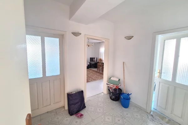 Appartamento in vendita a Tirana 2+1, SemiArredato