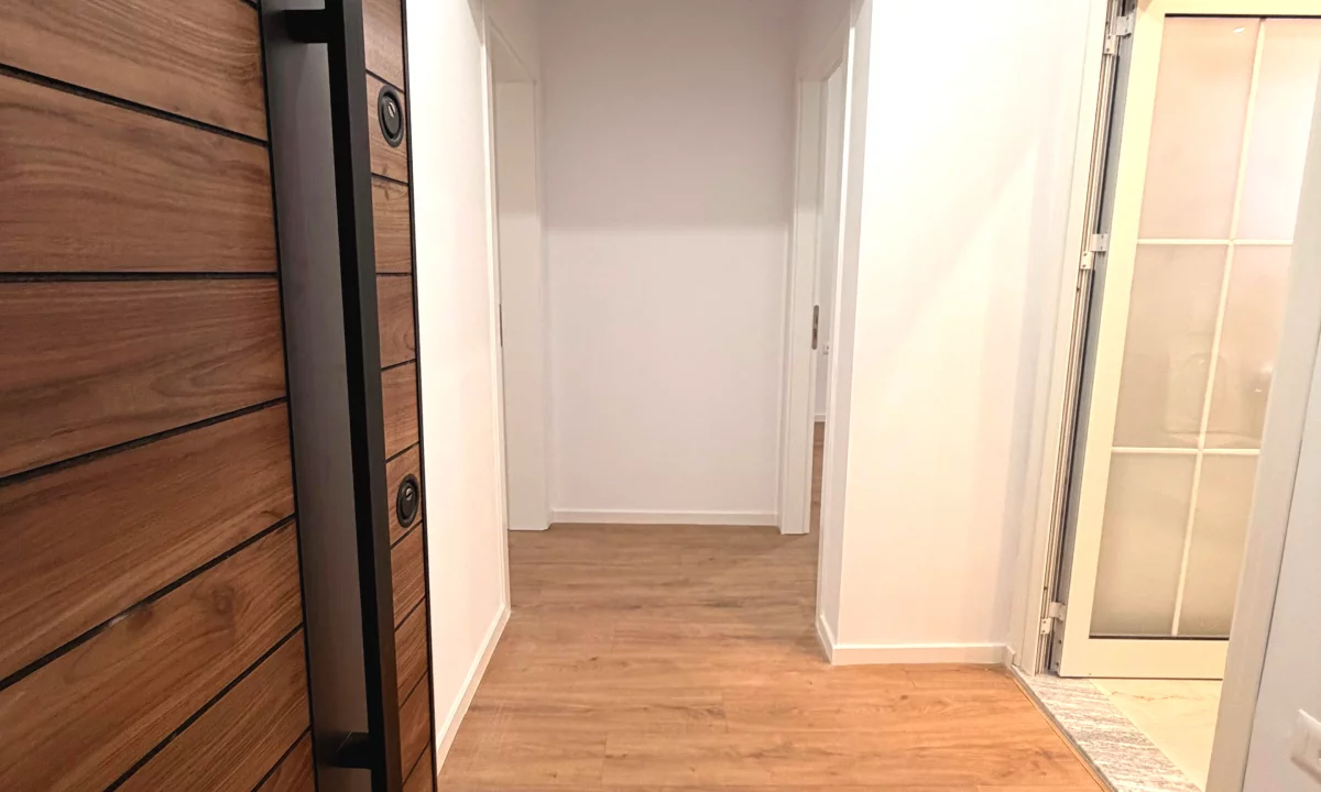 Shtepi ne shitje Apartament ne Tirane, 1+1, Mobilimi Bosh, pa mobiluar, Pagesa 125,000  Euro.