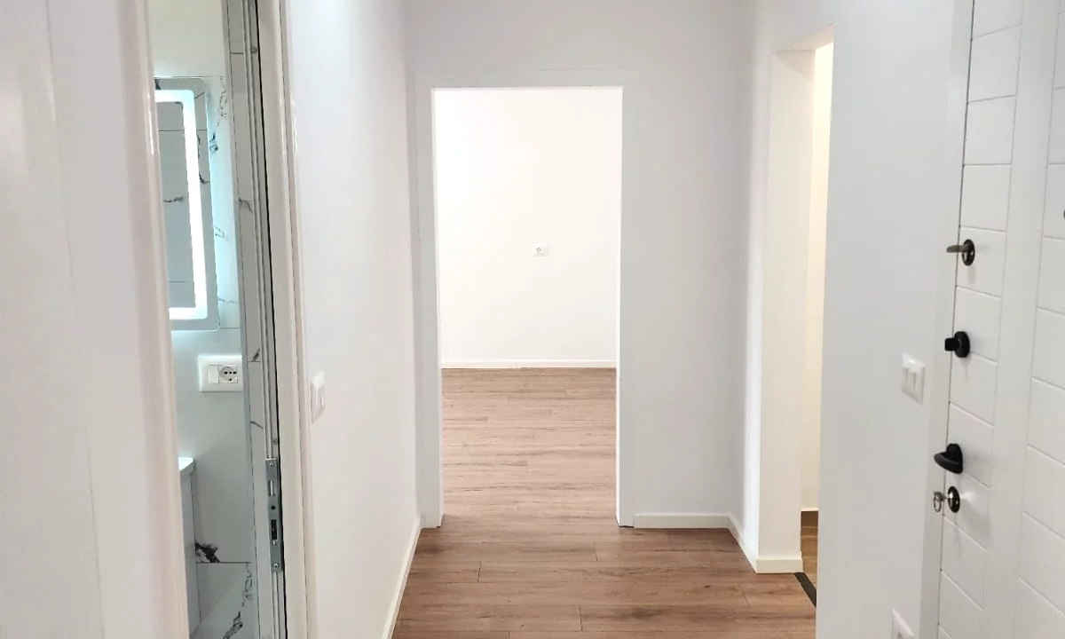 Shtepi ne shitje Apartament ne Tirane, 1+1, Mobilimi Bosh, pa mobiluar, Pagesa 95,000  Euro.