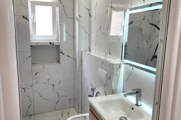 Shtepi ne shitje Apartament ne Tirane, 1+1, Mobilimi Bosh, pa mobiluar, Pagesa 95,000  Euro.