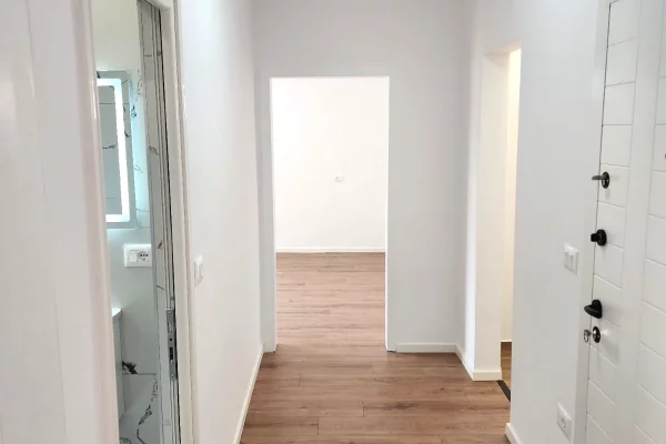 Shitet apartament 1+1 ne Porcelan/95,000 euro