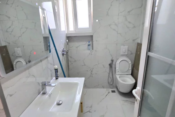 Shtepi ne shitje Apartament ne Tirane, 2+1, Mobilimi Bosh, pa mobiluar, Pagesa 138,000  Euro.