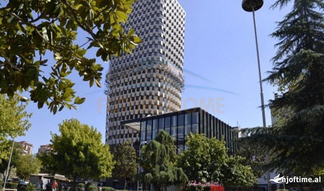 Shitet Biznes, Bar-Restorant, Qender