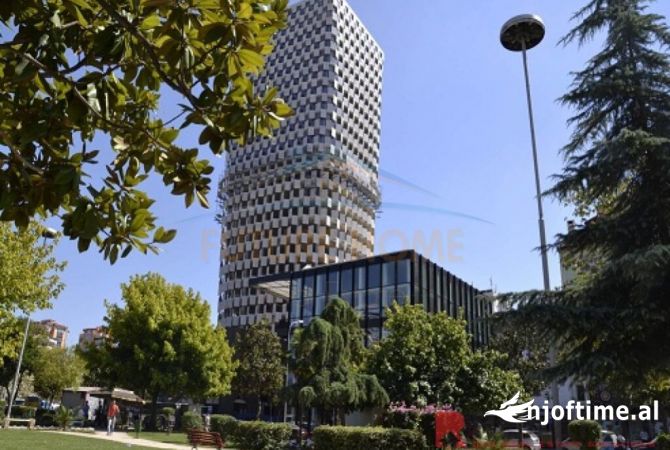 Ambiente Commerciale in Vendita 2+1 a Tirana - 66,000 Euro