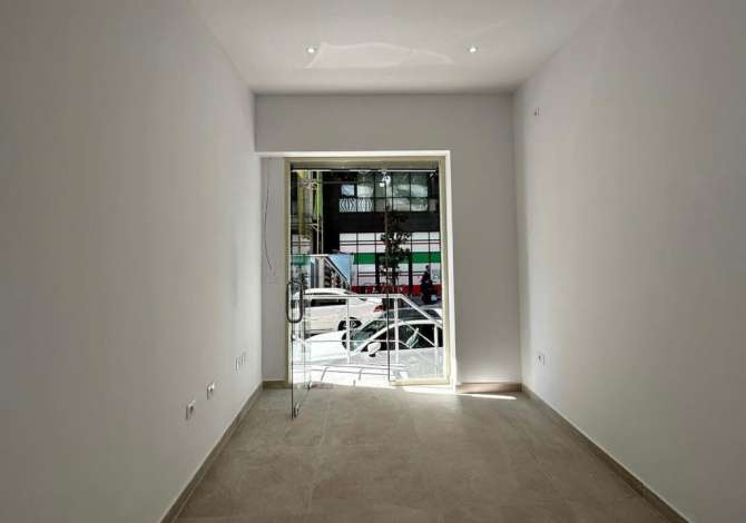 SHITET DYQAN TE RRUGA E KOSOVAREVE 