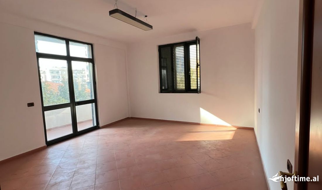 Appartamento in affitto a Tirana 2+1, Vuoto