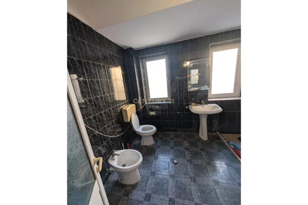 Appartamento in affitto a Tirana 2+1, Arredato