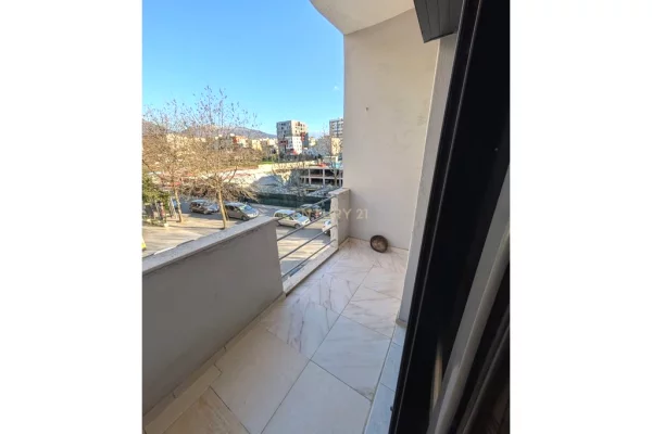 Appartamento in affitto a Tirana 2+1, Arredato