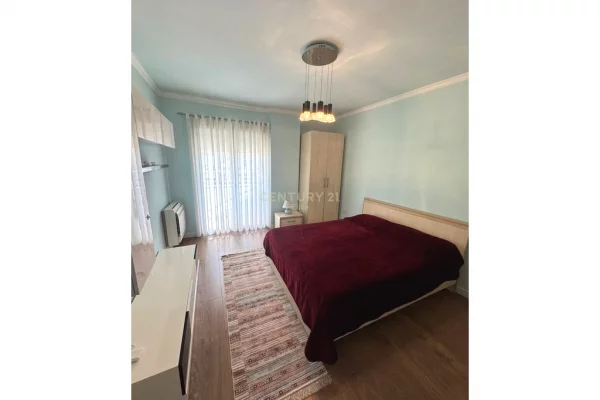 Appartamento in affitto a Tirana 2+1, Arredato