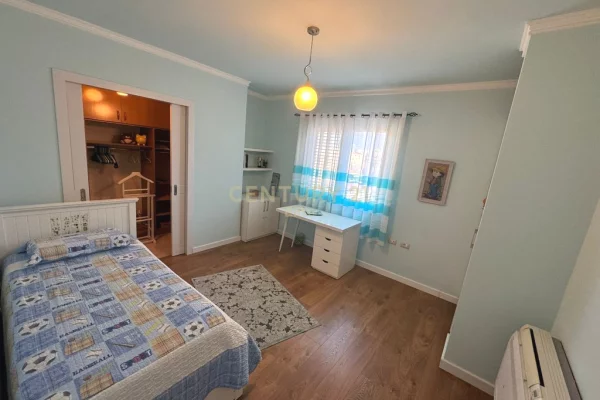 Appartamento in affitto a Tirana 2+1, Arredato