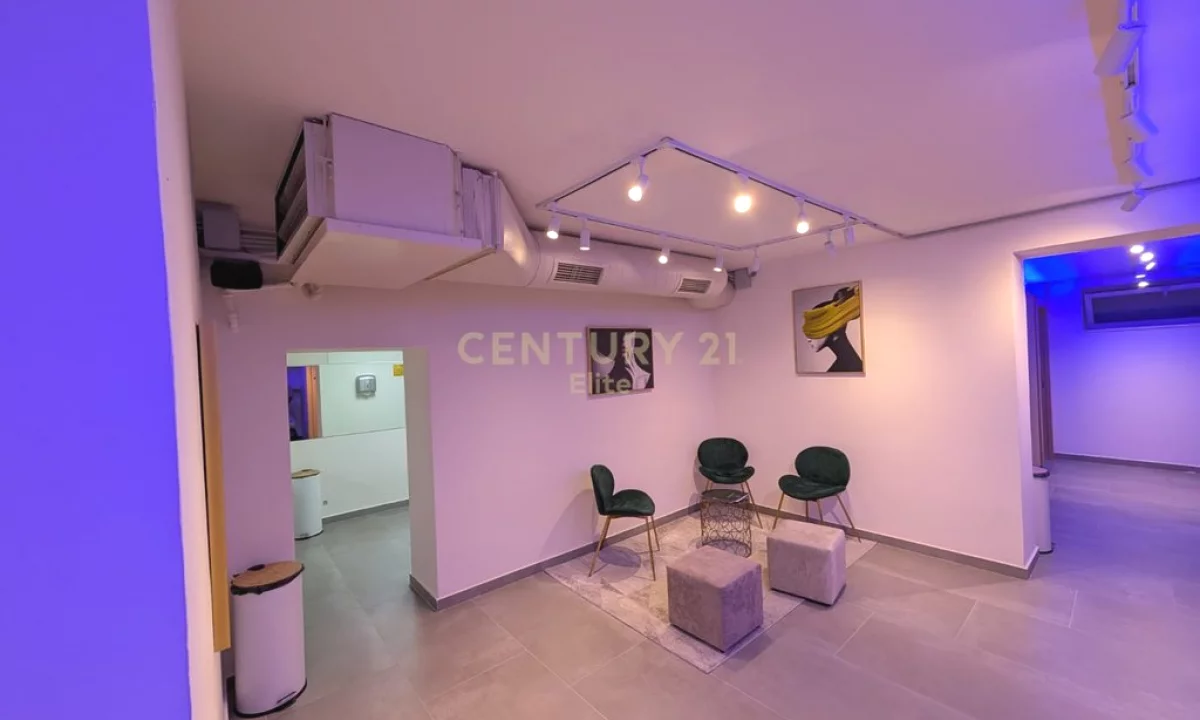 Jepet me qira ambient + bisnesi ne zonen "Tirane e re". EL130390