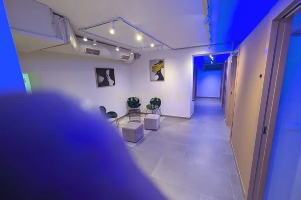 Jepet me qira ambient + bisnesi ne zonen "Tirane e re". EL130390