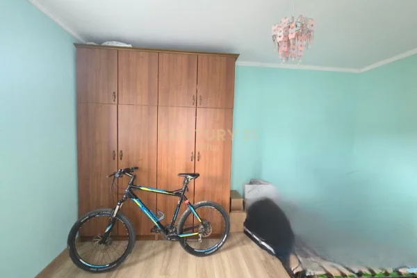 Shtepi ne shitje Apartament ne Tirane, 2+1, Mobilimi E mobiluar, Pagesa 320,000  Euro.