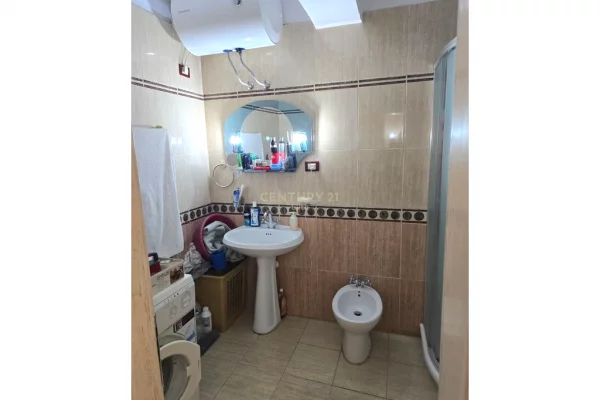 Shtepi ne shitje Apartament ne Tirane, 2+1, Mobilimi E mobiluar, Pagesa 320,000  Euro.