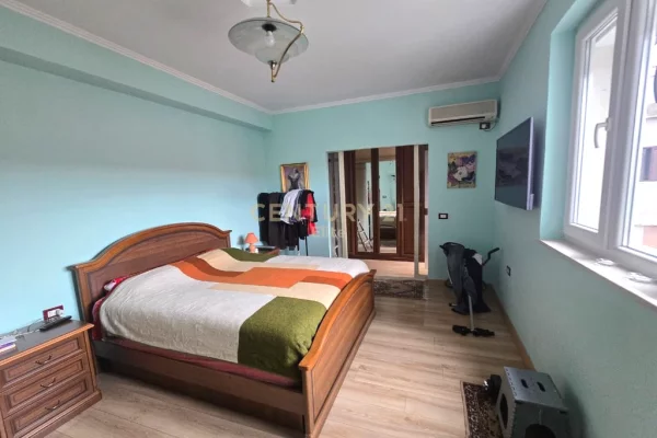 Shtepi ne shitje Apartament ne Tirane, 2+1, Mobilimi E mobiluar, Pagesa 320,000  Euro.