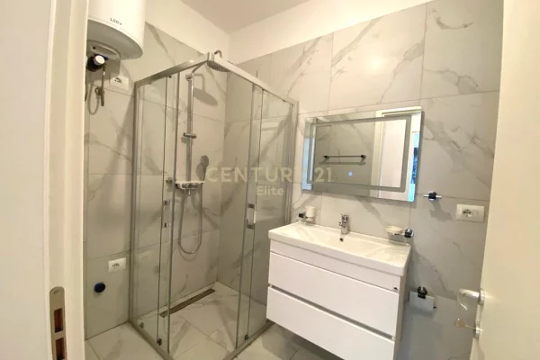 Shtepi ne shitje Apartament ne Tirane, 2+1, Mobilimi Bosh, pa mobiluar, Pagesa 250,000  Euro.