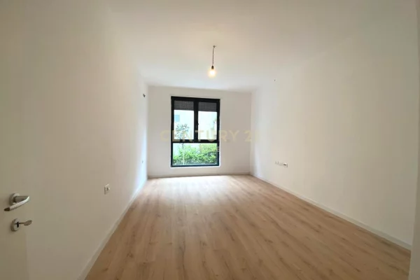 Shtepi ne shitje Apartament ne Tirane, 2+1, Mobilimi Bosh, pa mobiluar, Pagesa 250,000  Euro.