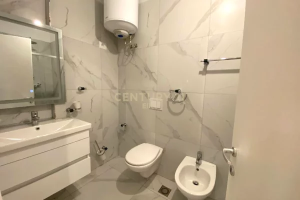Shtepi ne shitje Apartament ne Tirane, 2+1, Mobilimi Bosh, pa mobiluar, Pagesa 250,000  Euro.