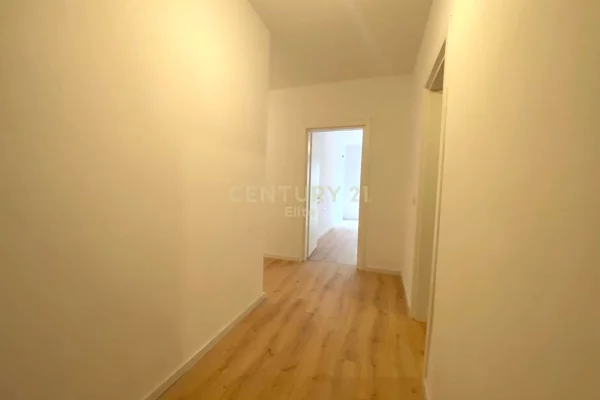 Shtepi ne shitje Apartament ne Tirane, 2+1, Mobilimi Bosh, pa mobiluar, Pagesa 250,000  Euro.