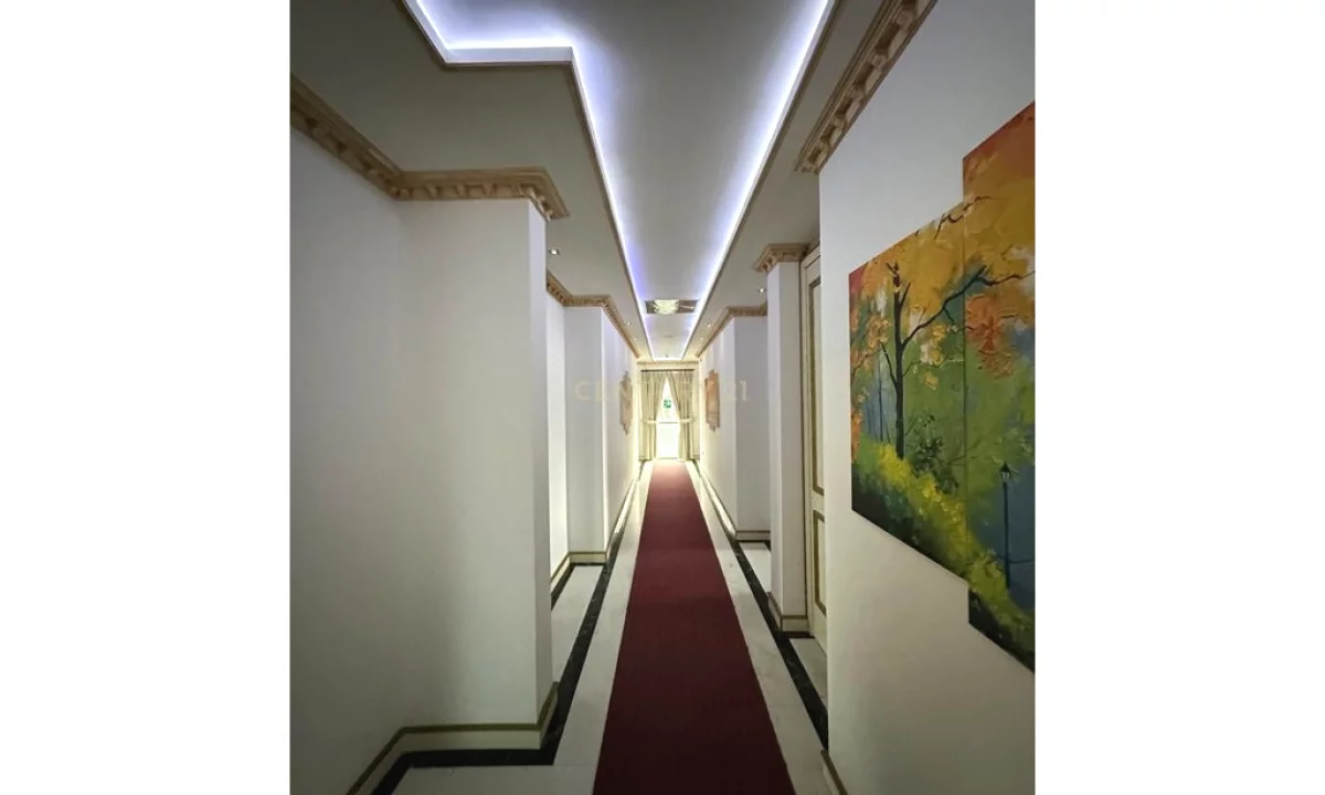 Jepet hotel me qira ne zonen e kombinatit EL132708